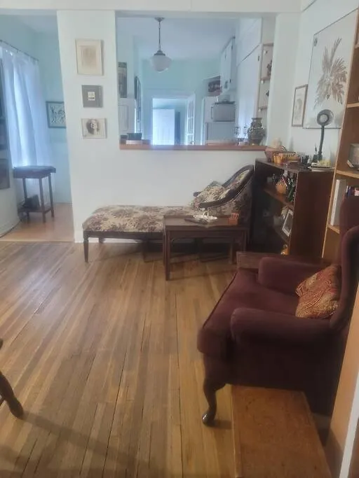 Unique Spacious Little Italy 1 Bed Apt Торонто 0*,  Канада
