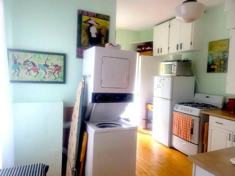 Апартаменты Unique Spacious Little Italy 1 Bed Apt Торонто